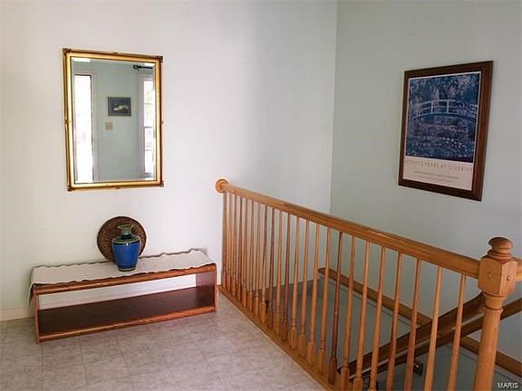 Large front entry with stairs to lower level.