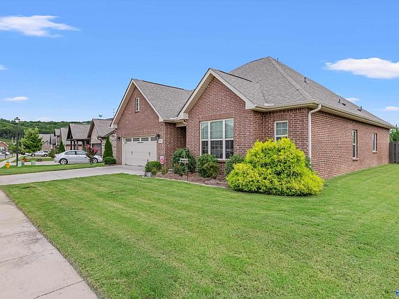 5th image of 2113 S Meadows Dr