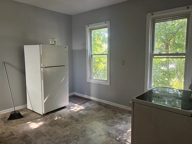 677 Union St #2 — Photo 5