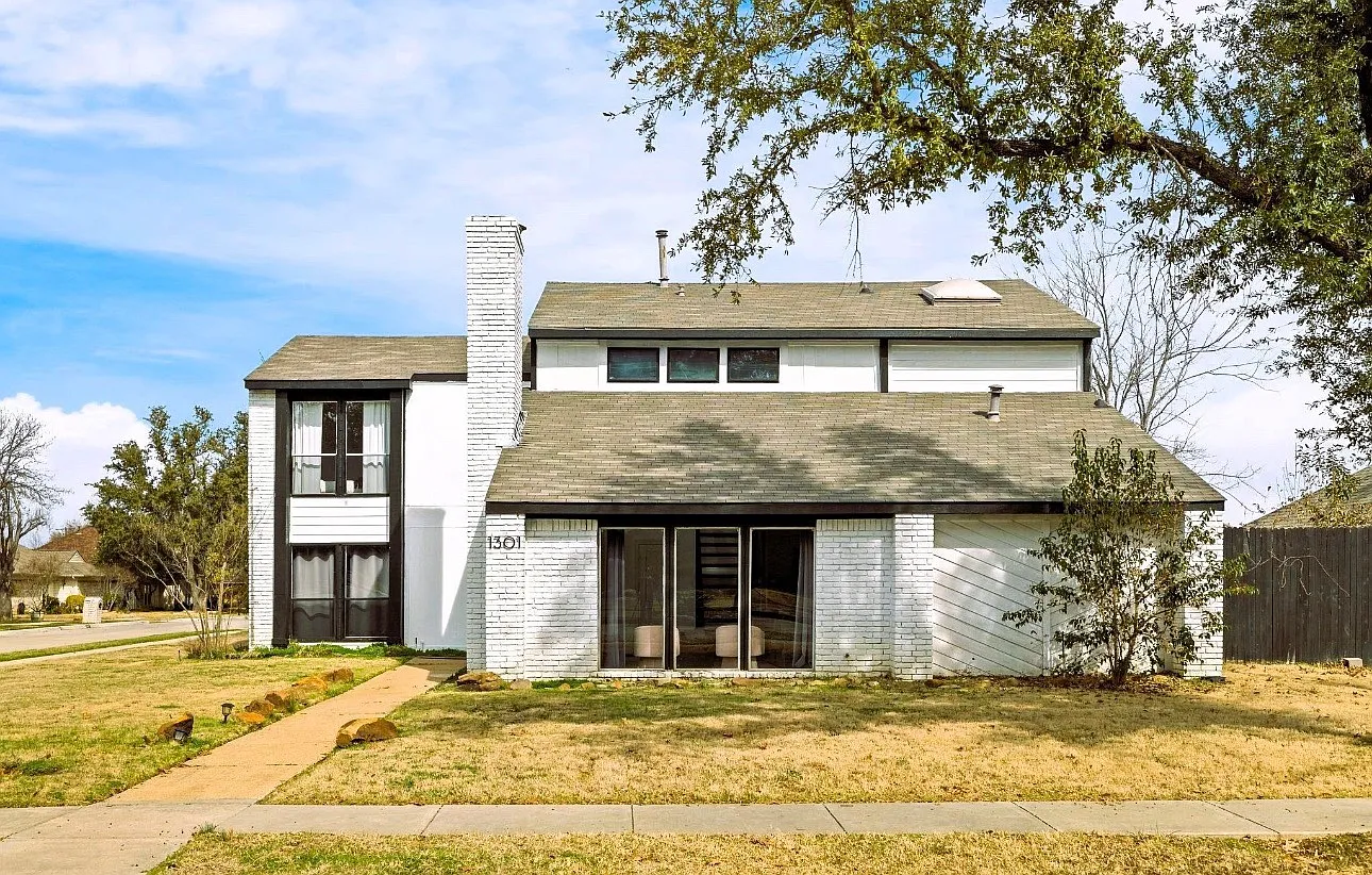 4 bed, 2696 sqft, $4,000 — Photo 1