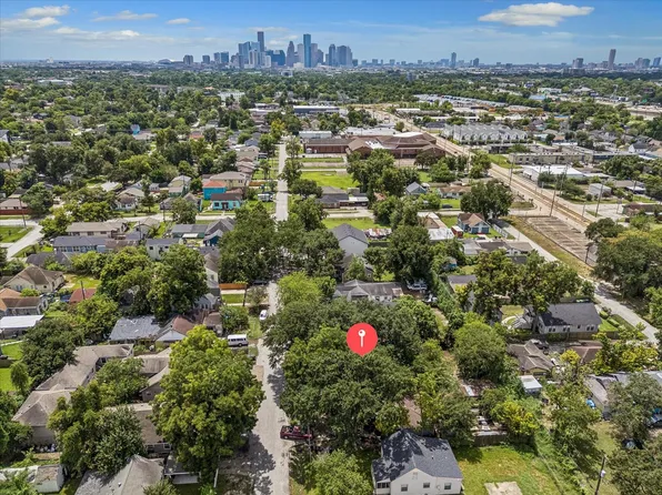4705 Siegel St, Houston, TX 77009