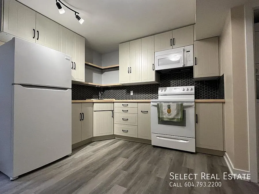 2 bed, 900 sqft, $1,425 — Photo 2