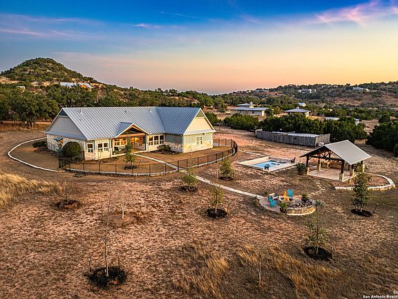 2nd image of 34 Rusty Spur Dr