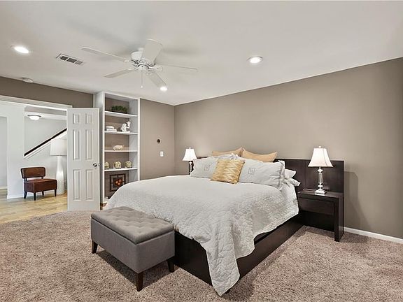 5th image of 13561 Crestmoor Dr