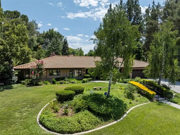 1909 Country Club Ln, Redlands, CA 92373