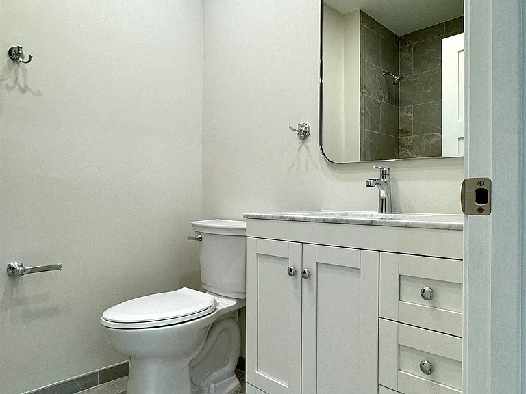 118 Parkview Ave #2 — Photo 11