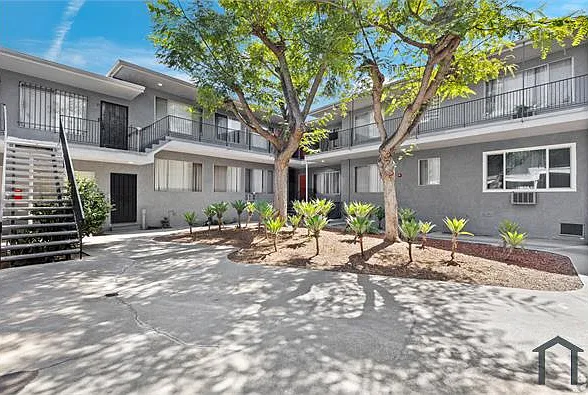 3 bed, 1100 sqft, $2,291 — Photo 2