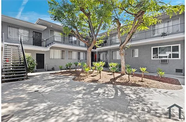 Building Photo - 4063 Nicolet Ave #5