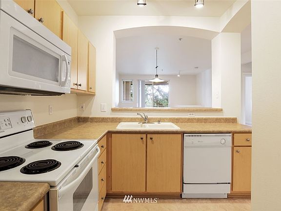 3rd image of 13301 SE 79th Pl Unit B406