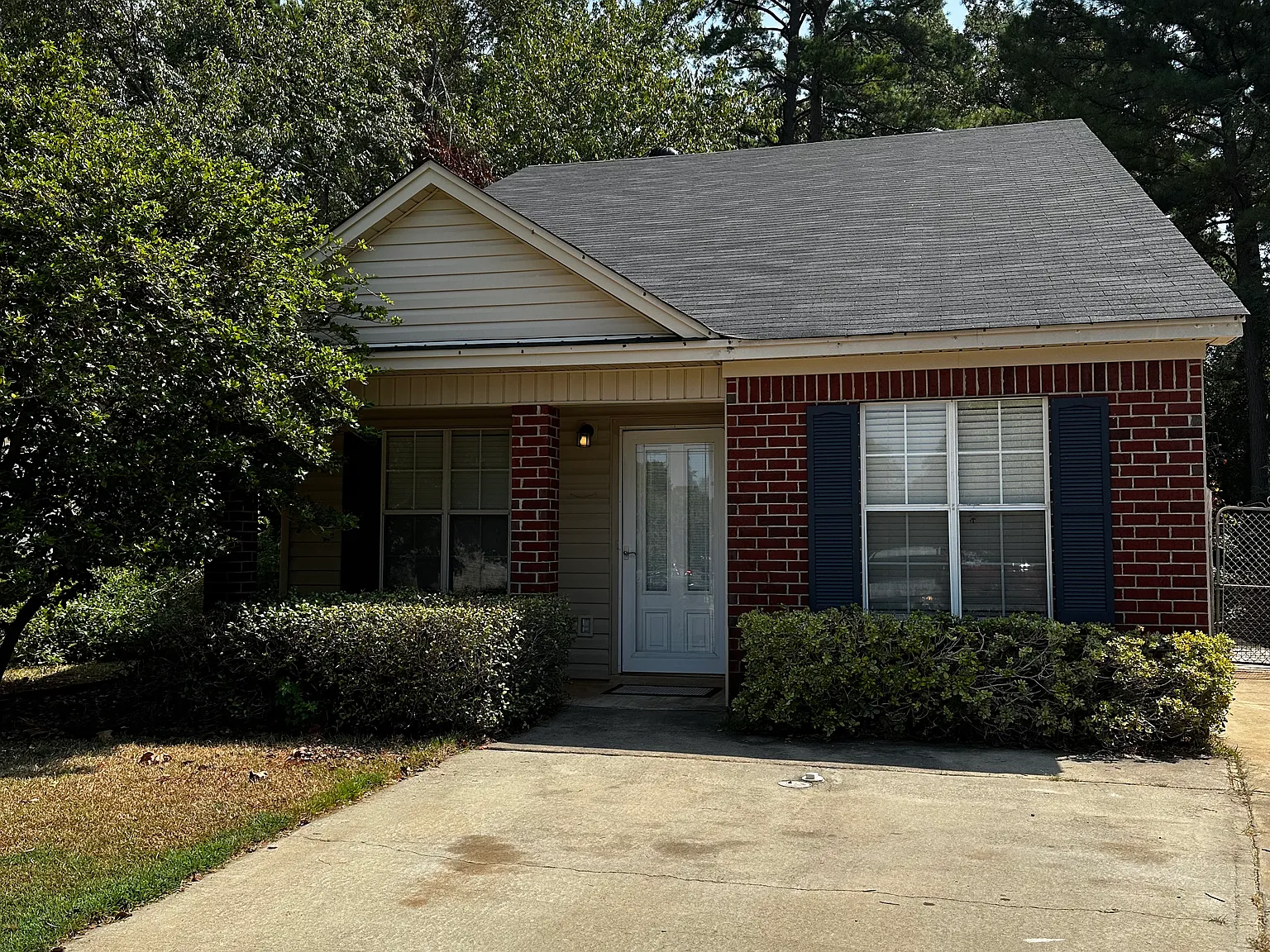 3 bed, 1248 sqft, $1,550 — Photo 1