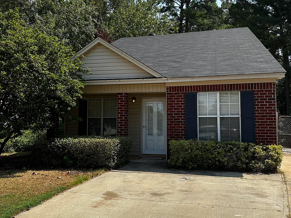 1166 Christpher Ln
