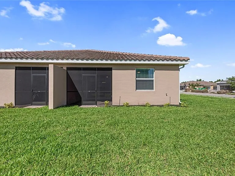 2672 Vine Ave — Photo 28