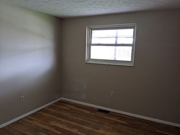 4th image of 919 Desales St
