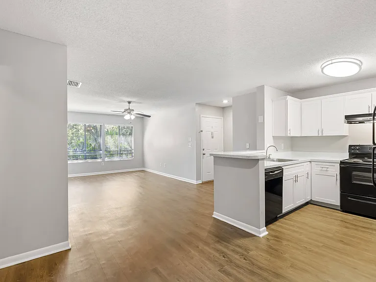 Huntington Place — Photo 26