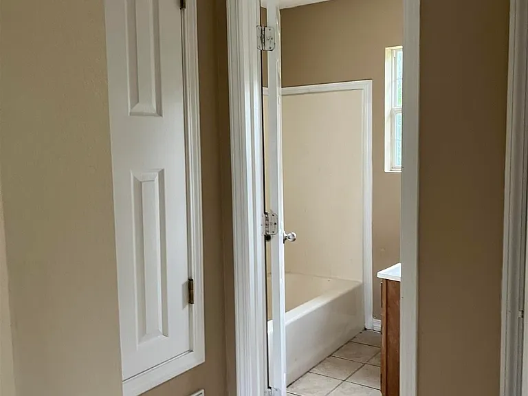 4 Ellis Dr #B — Photo 7
