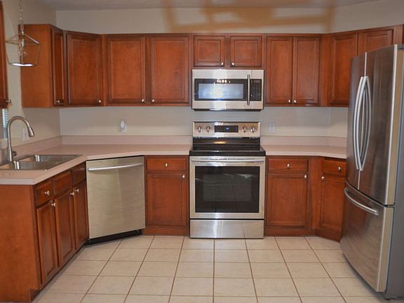 4th image of 193 NW Lakeside Ct