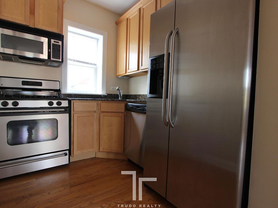 1st image of 3250 N Clifton Ave #02N