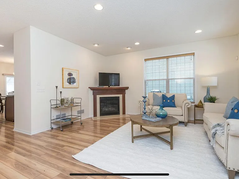 10009 Gentian Dr — Photo 4