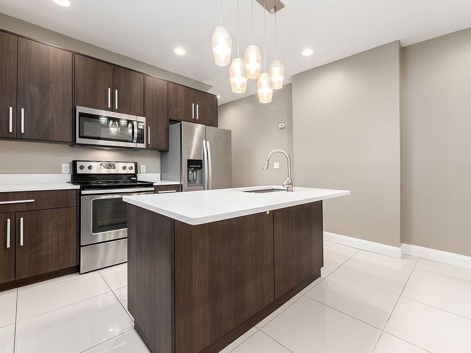 Kitchen and Breakfast Bar