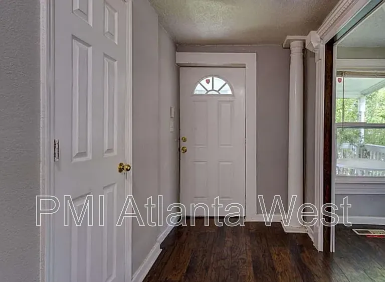 246 Stafford St NW — Photo 3