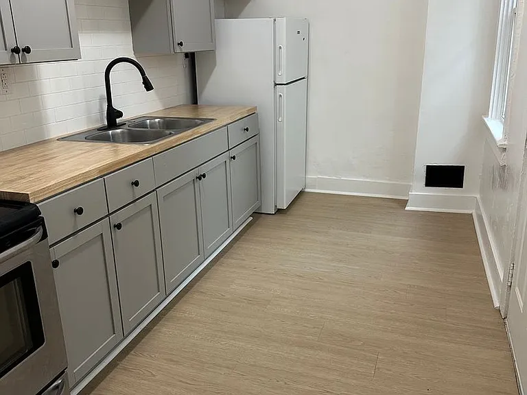412 Locust St — Photo 5