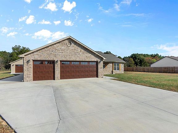 3rd image of 20 Bartlett Ct