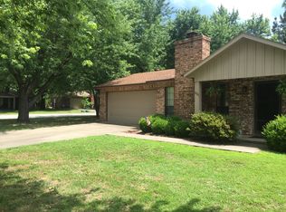 521 E Malinda Dr, Fayetteville, AR 72703