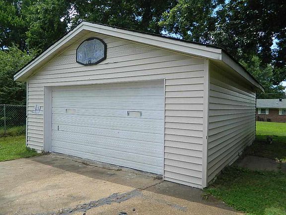 3rd image of 623 Natchez Trace Dr