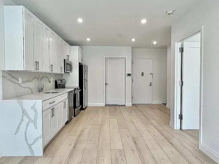 27-23 27th St #3T — Photo 3