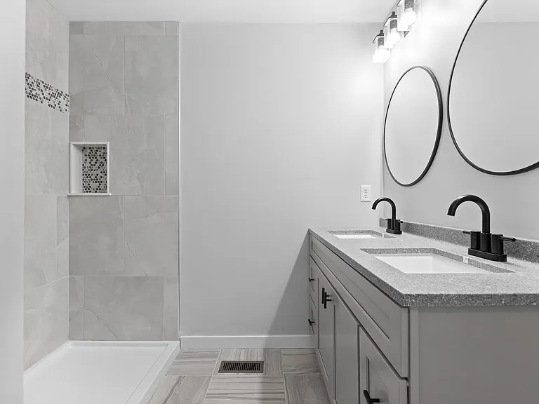Large Master Bath - Large walk-in shower + 2 sinks