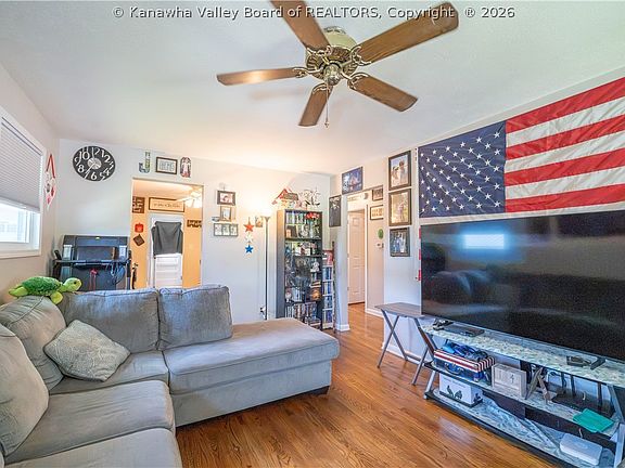 4th image of 109 Valley Dr