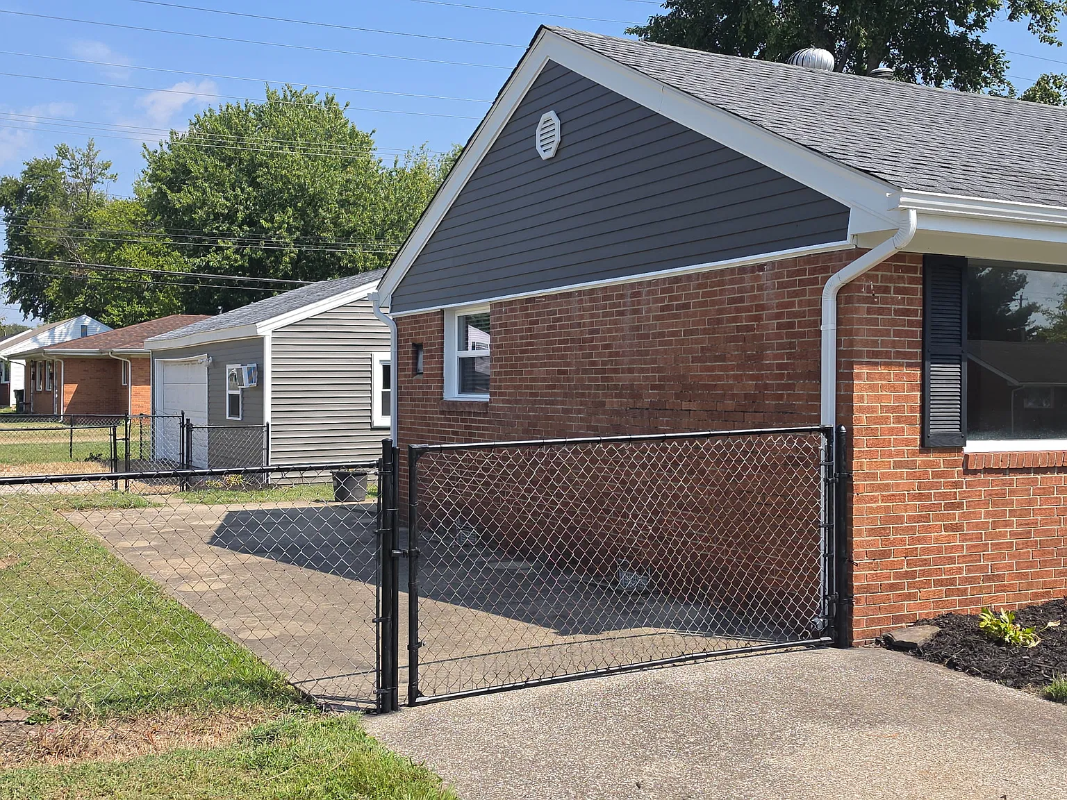 3 bed, 1000 sqft, $1,595 — Photo 3