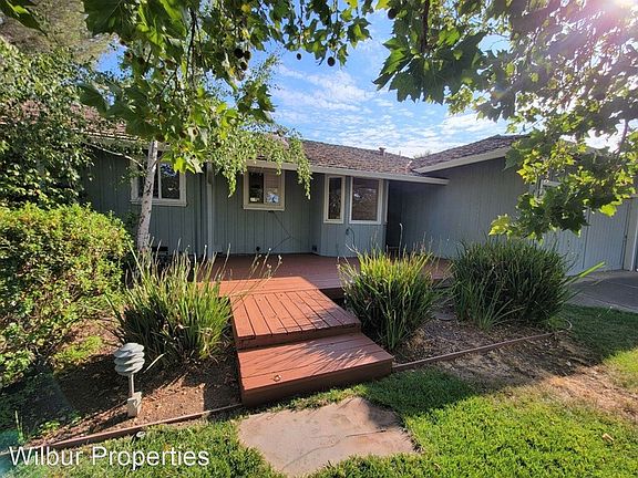 2nd image of 736 Brentwood Pl