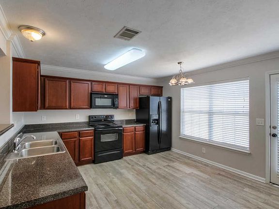 5th image of 3027 Burnt Pine Dr