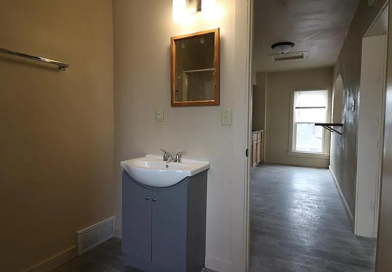 423 Draper St #1/2 — Photo 17