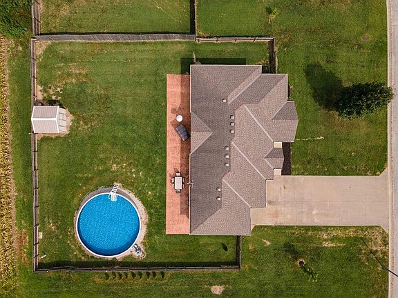 3rd image of 104 Harlequin Dr
