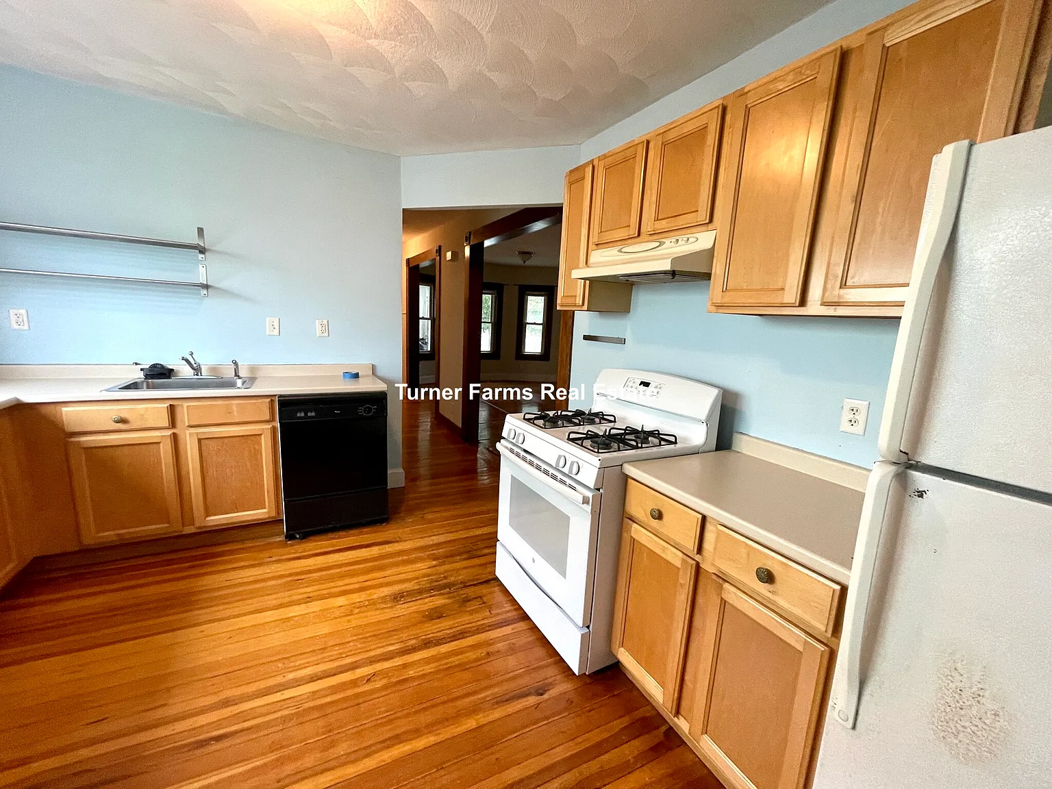 3 bed, 9999 sqft, $4,275 — Photo 4