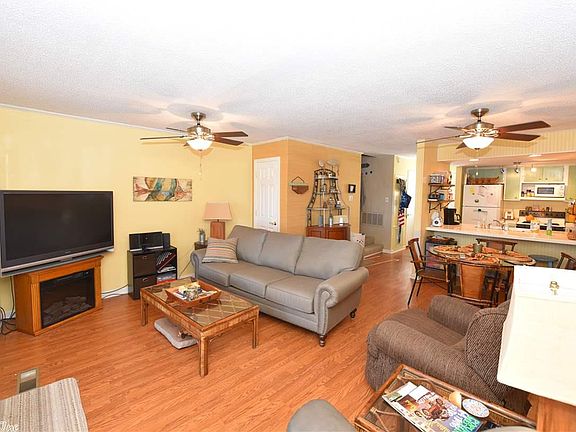3rd image of 104 Chelsea Dr APT 29