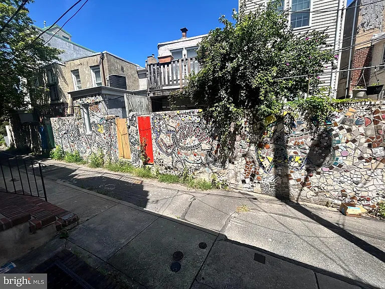 708 Medina St — Photo 8
