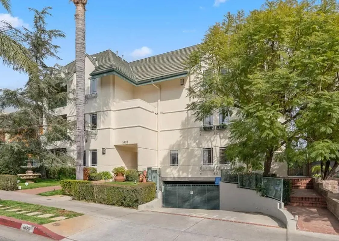 2 bed, 2.5 bath, 1370 sqft, $4,995 — Photo 3