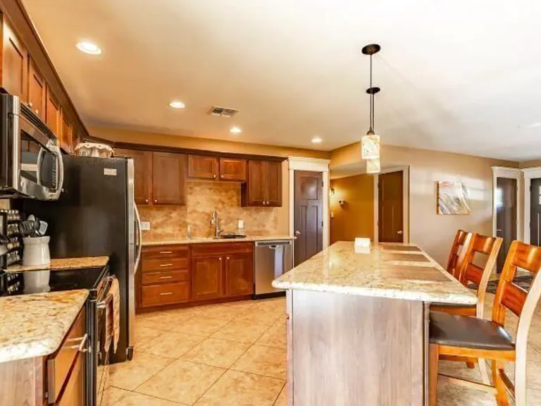 1321 E La Jolla Dr — Photo 4