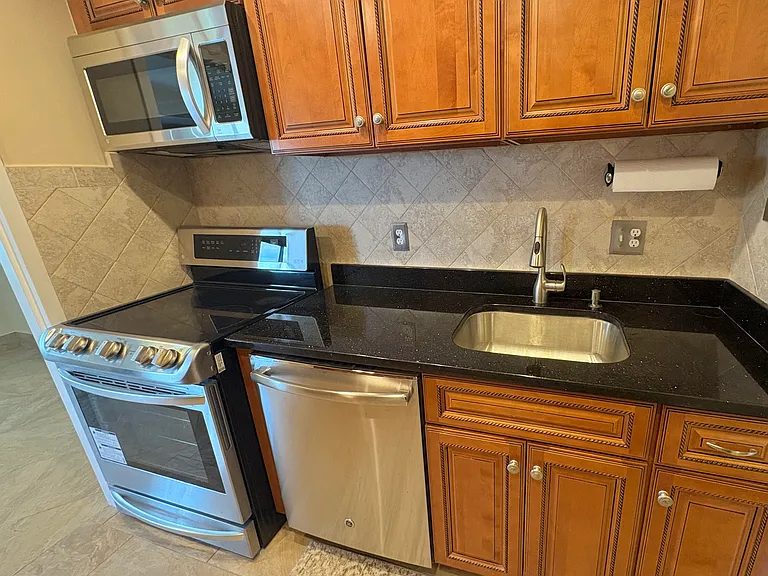 3101 S Manchester St #806 — Photo 6