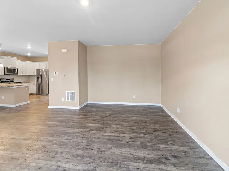 827 N Quatar St — Photo 5