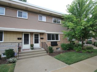 606 S Milwaukee Ave APT B, Libertyville, IL