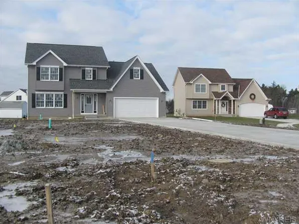 28 Sagebrush Ln, Lancaster, NY 14086