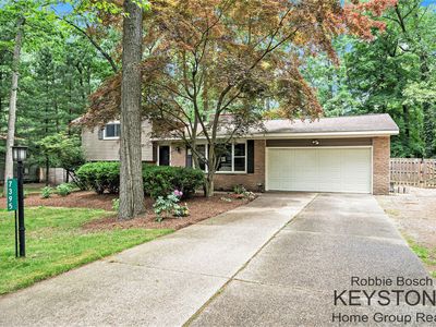 7395 Sheffield Dr SE, Ada, MI, 49301