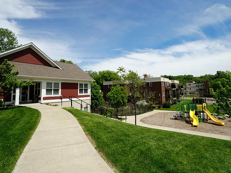 Rolling Hills Apartments — Photo 5