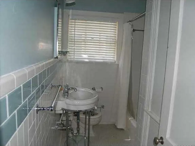 1308 Crestwood Rd — Photo 3