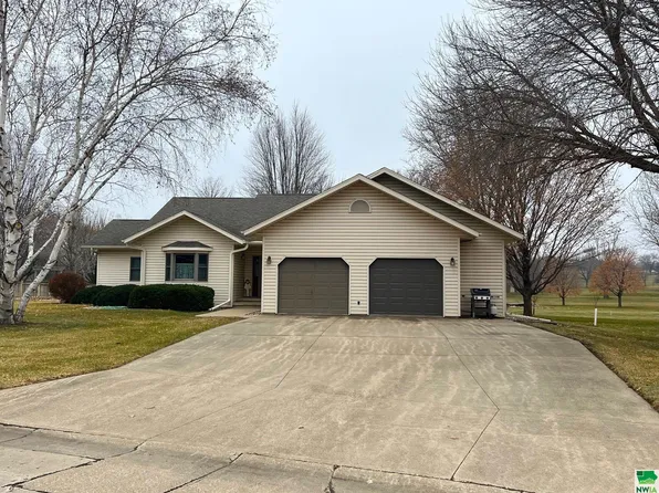708 Fairway Ct, Alton, IA 51003