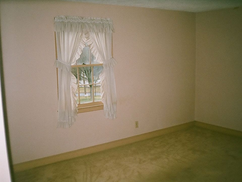 2nd image of 100 Lydale Pl